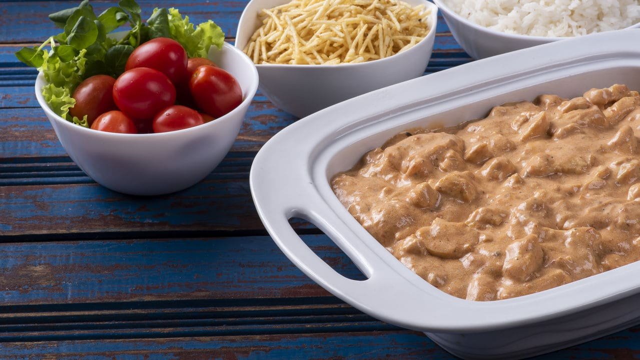 Strogonoff de Frango Cremoso: Uma Receita Clássica e Irresistível