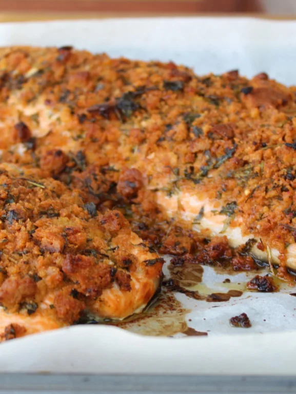 Receita de Salmão ao Forno com Crosta de Ervas: Sabor Sofisticado em Poucos Passos