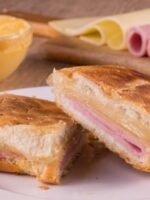 Diga adeus ao misto-quente comum e descubra uma versão reinventada e irresistível para o café da manhã!